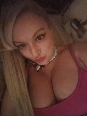 613958151: Chica busca chico en La Coruña