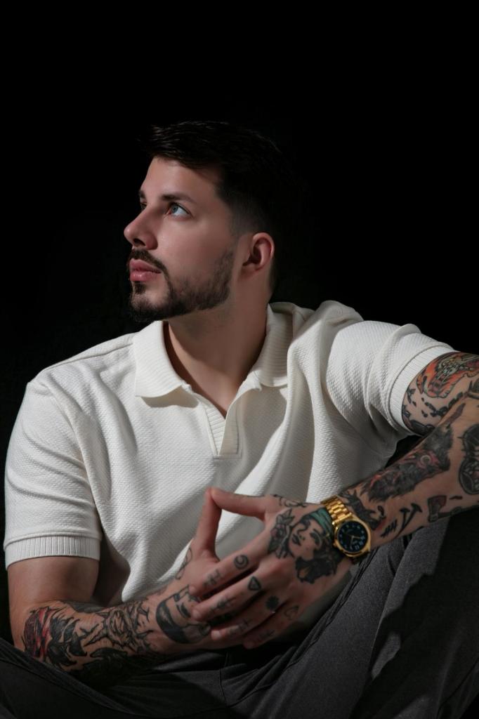 695355217: Chico busca chica en Barcelona