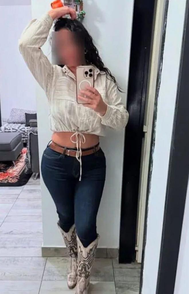 672835234: Chica busca chico en Barcelona
