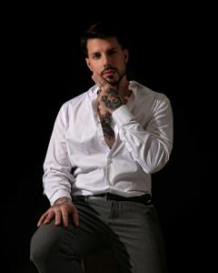 695355217: Chico busca chica en Barcelona