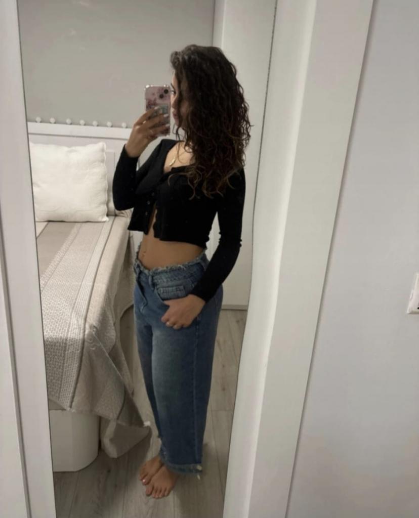 631695547: Chica busca chico en Barcelona