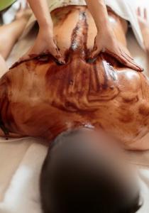 677023099: Chica busca chico en Sevilla