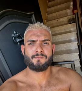 Chico busca chica en Sevilla: 