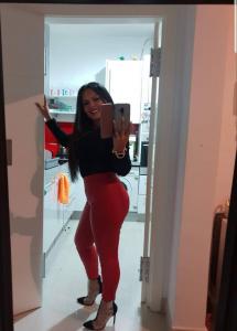 605656619: Chica busca chico en Sevilla