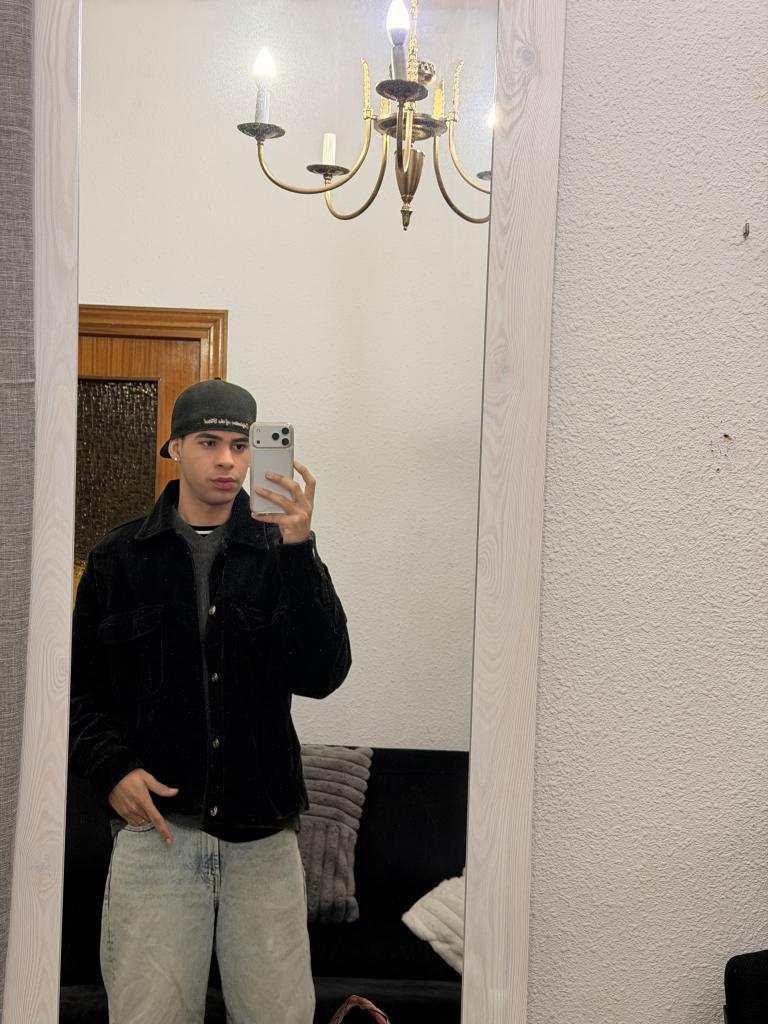 647162102: Chico busca chica en Madrid