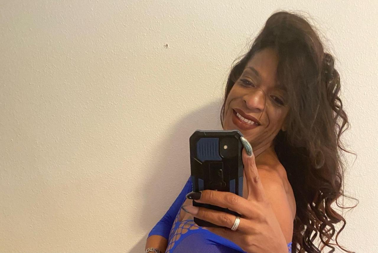 663353414: Travesti en León