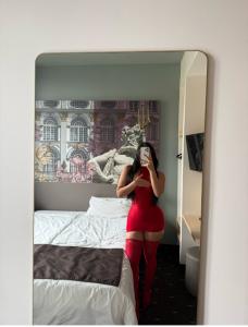 643764601: Chica busca chico en Barcelona