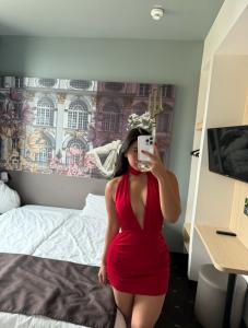 643764601: Chica busca chico en Barcelona