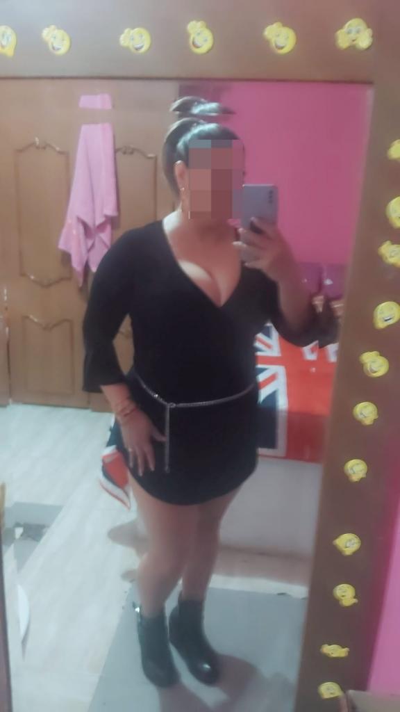 Chica busca chico en Ibiza: Chica busca chico