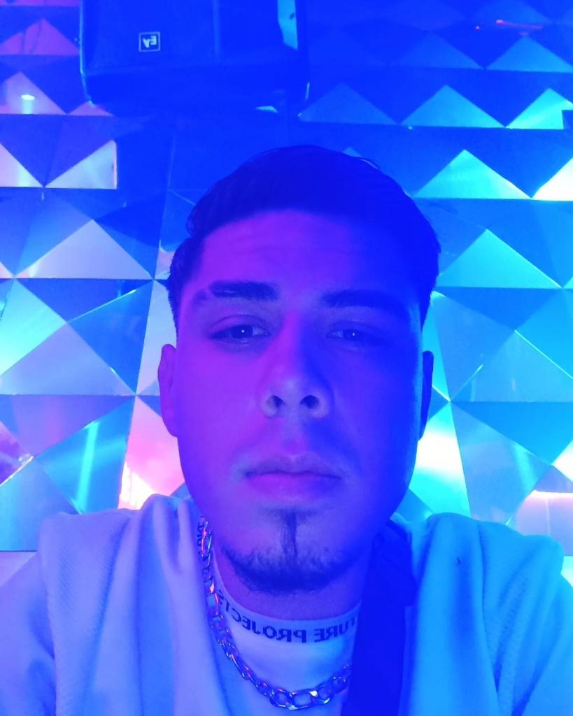 658097805: Chico busca chica en Madrid