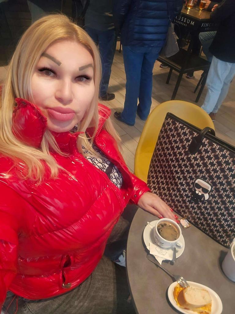 661311140: Chica busca chico en Madrid