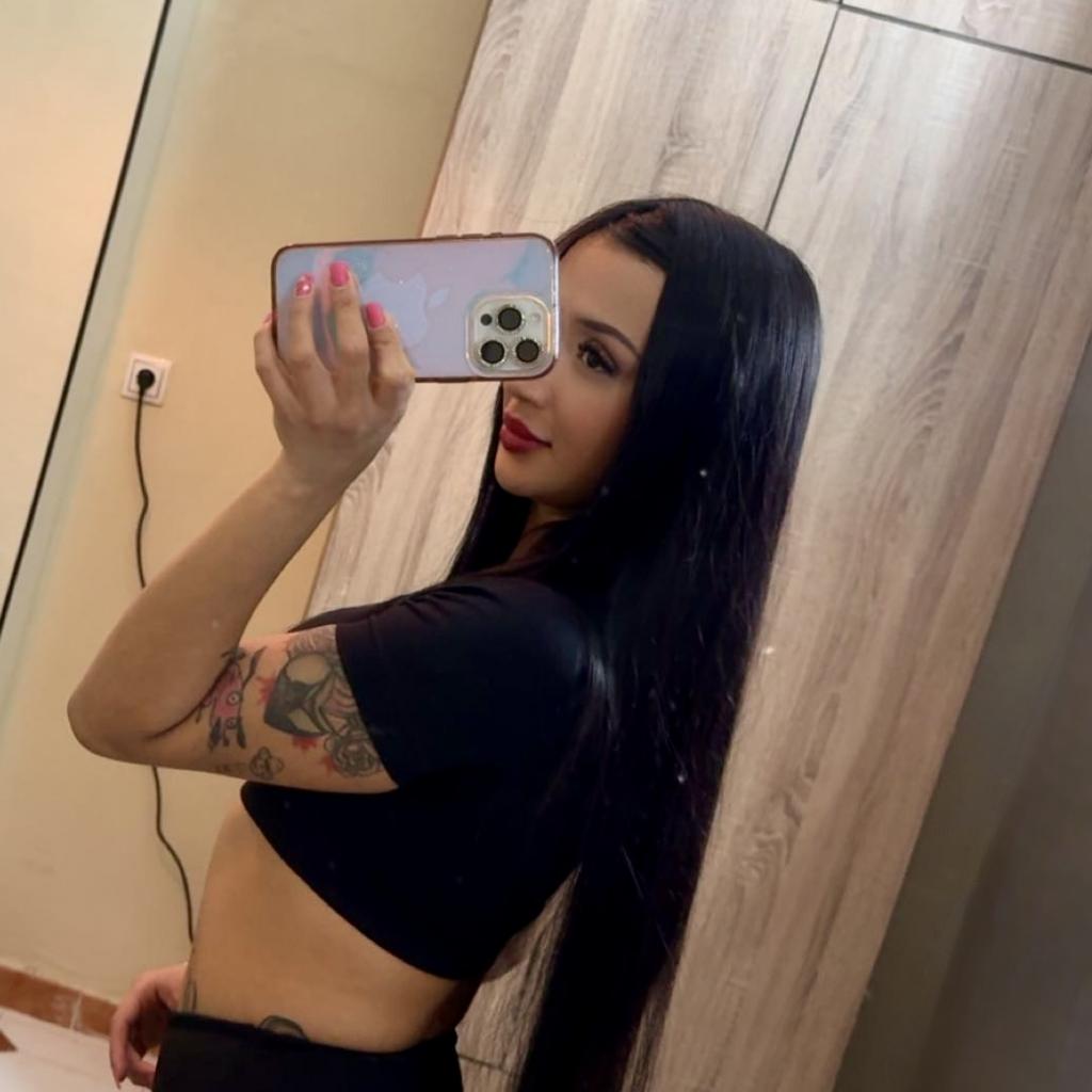 672958018: Chica busca chico en Sevilla