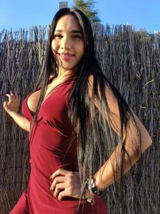 664874220: Chica busca chico en Madrid