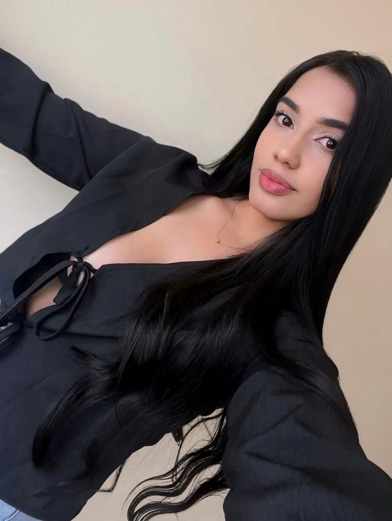 696746835: Chica busca chico en Gerona