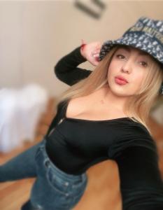 631550354: Chica busca chico en Gerona