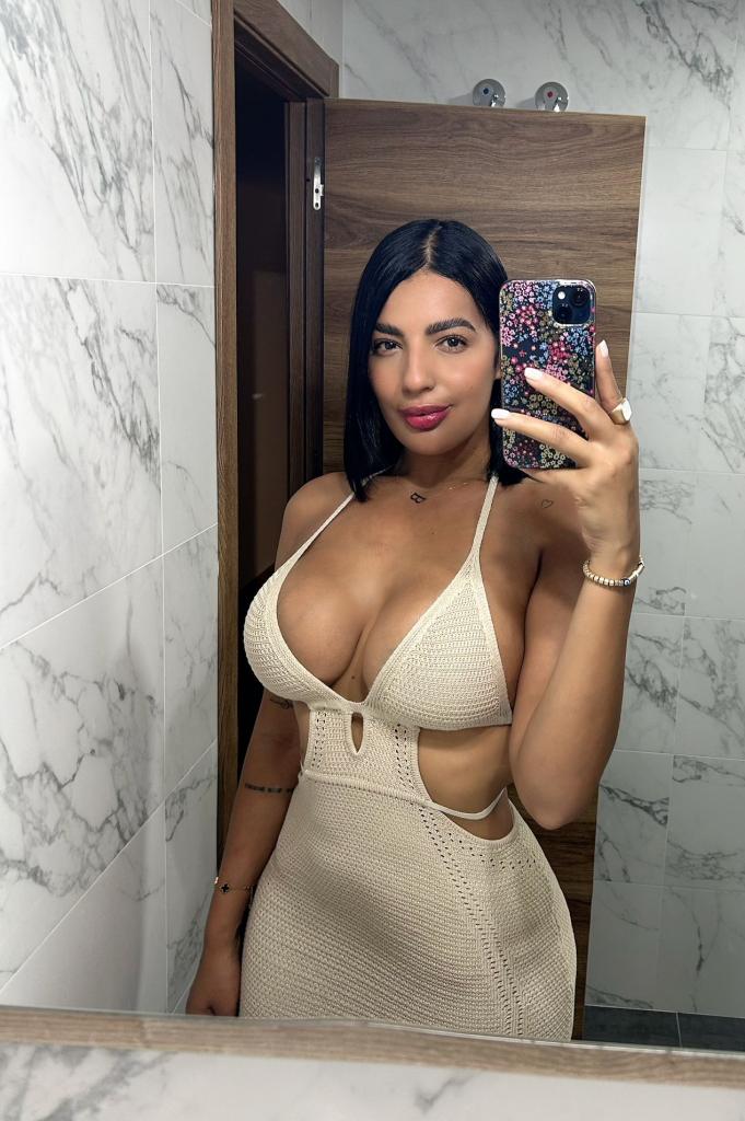 612283594: Chica busca chico en Sevilla