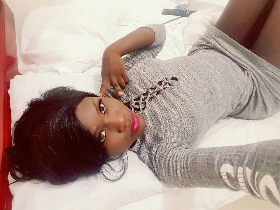 631809888: Transexual en Granada