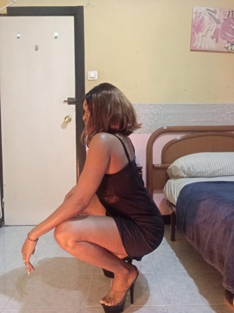 631941209: Chica busca chico en Murcia