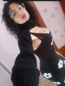 613773886: Chica busca chico en Pontevedra