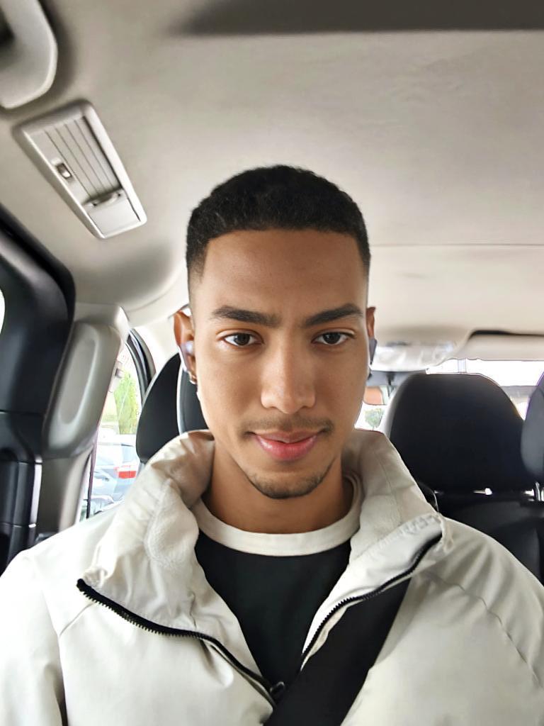 647677607: Chico busca chica en Málaga