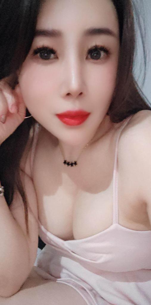 663431635: Chica busca chico en Barcelona