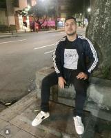 627088175: Chico busca chica en Sevilla