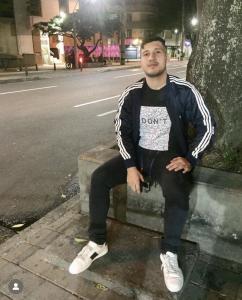 Chico busca chica en Sevilla: 