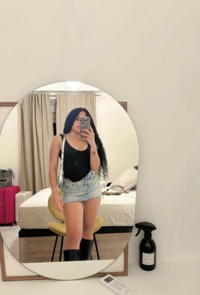 611268382: Chica busca chico en Sevilla