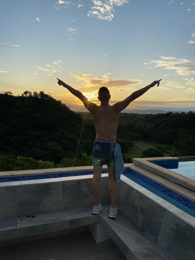 664093531: Chico busca chica en Madrid