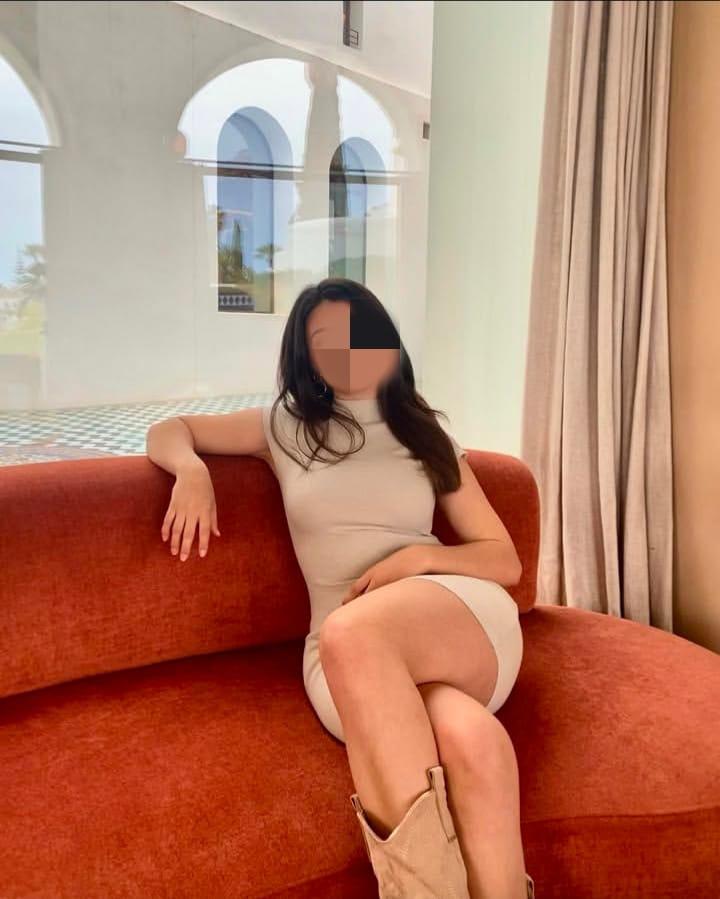 647078715: Chica busca chico en Sevilla