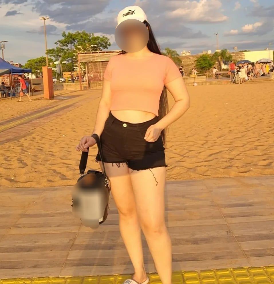 613978314: Chica busca chico en Barcelona