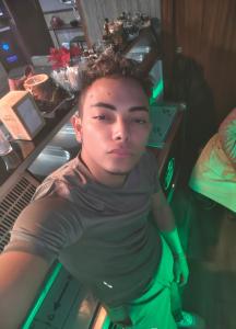 Chico busca chica en Ceuta: 