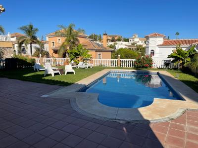 614665154: Chica busca chico en Málaga