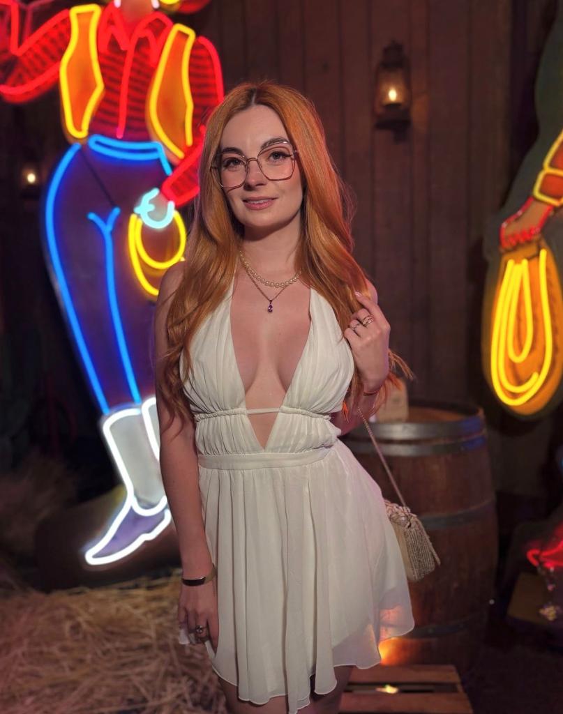 671461353: Chica busca chico en Murcia