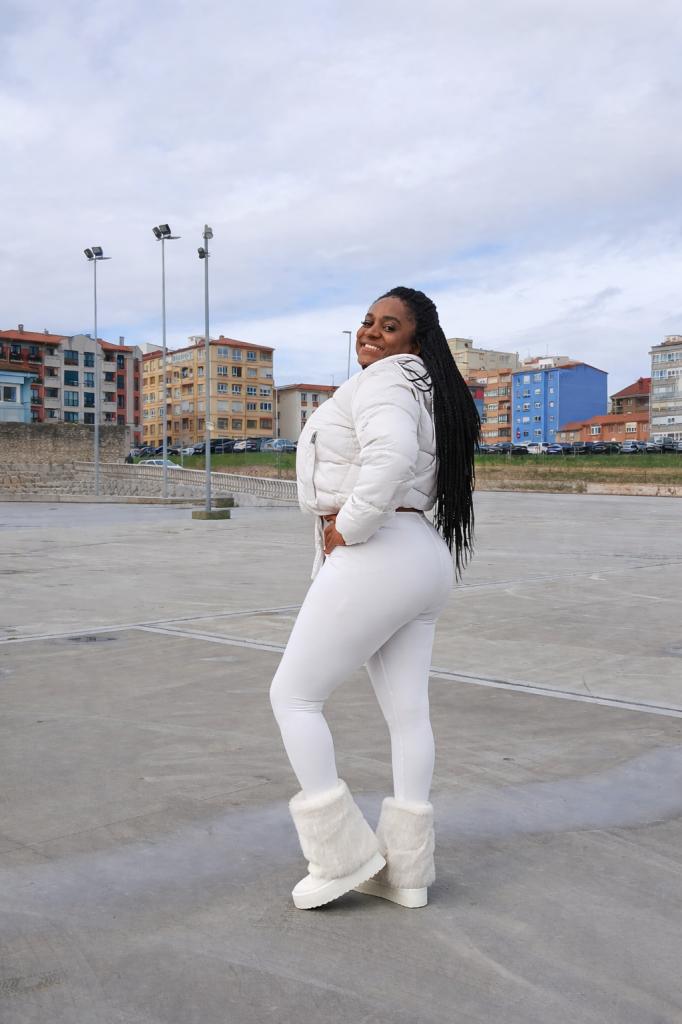 613296788: Chica busca chico en Cantabria