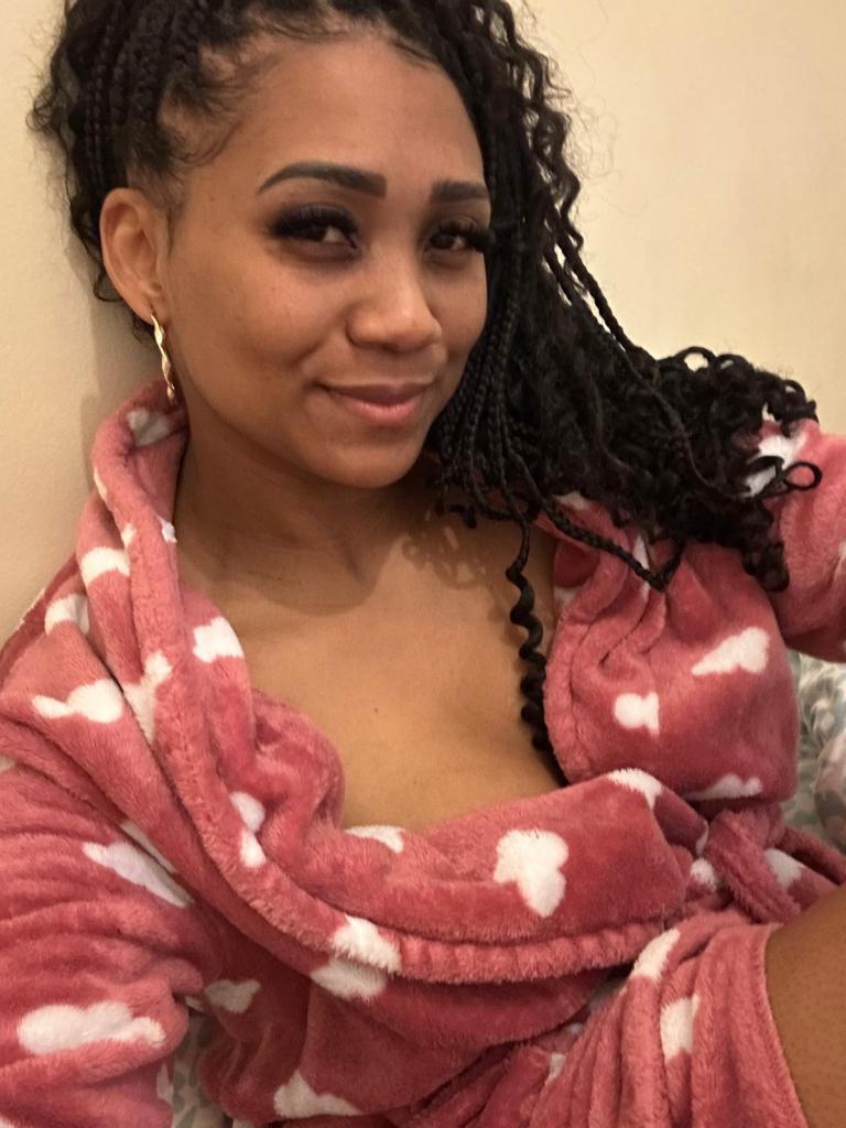 742045179: Chica busca chico en León