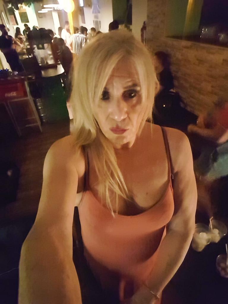 611358253: Chica busca chico en Murcia