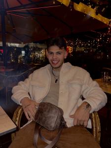 611281428: Chico busca chica en Madrid