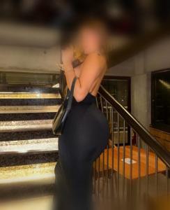 665120378: Chica busca chico en Sevilla