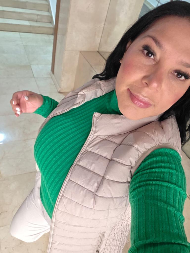 654757684: Chica busca chico en Ibiza