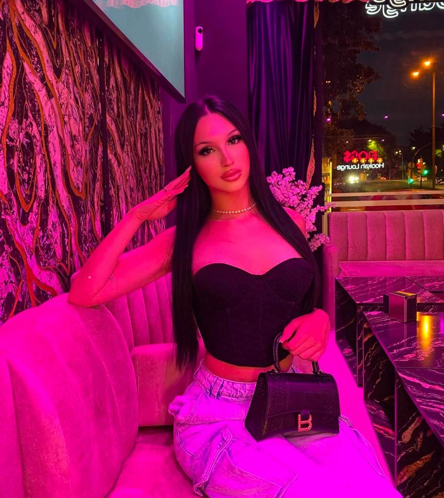 615796780: Travesti en Barcelona