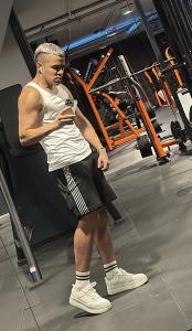 Chico busca chica en Sevilla: 