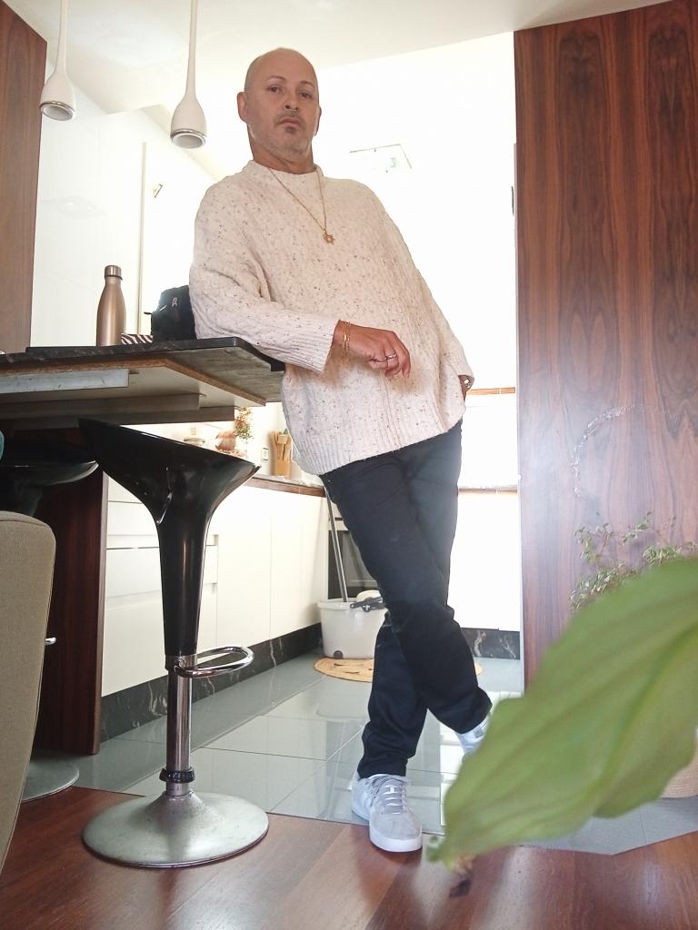 605131165: Chico busca chica en Pontevedra