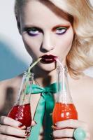 613897034: Chica busca chico en Gerona