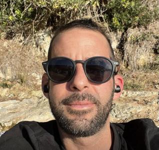 615488395: Chico busca chica en Barcelona