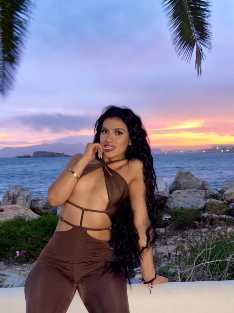 Chica busca chico en Ibiza: Chica busca chico