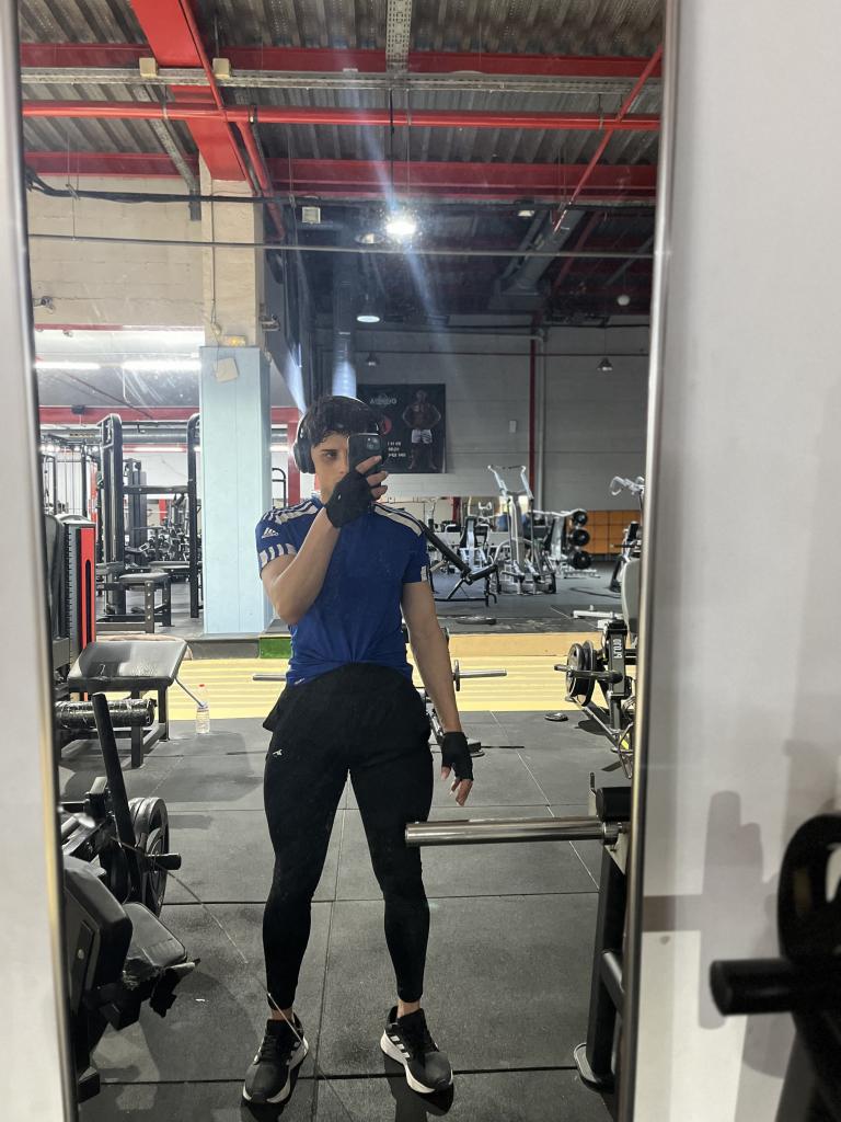 Chico busca chica en Sevilla: 