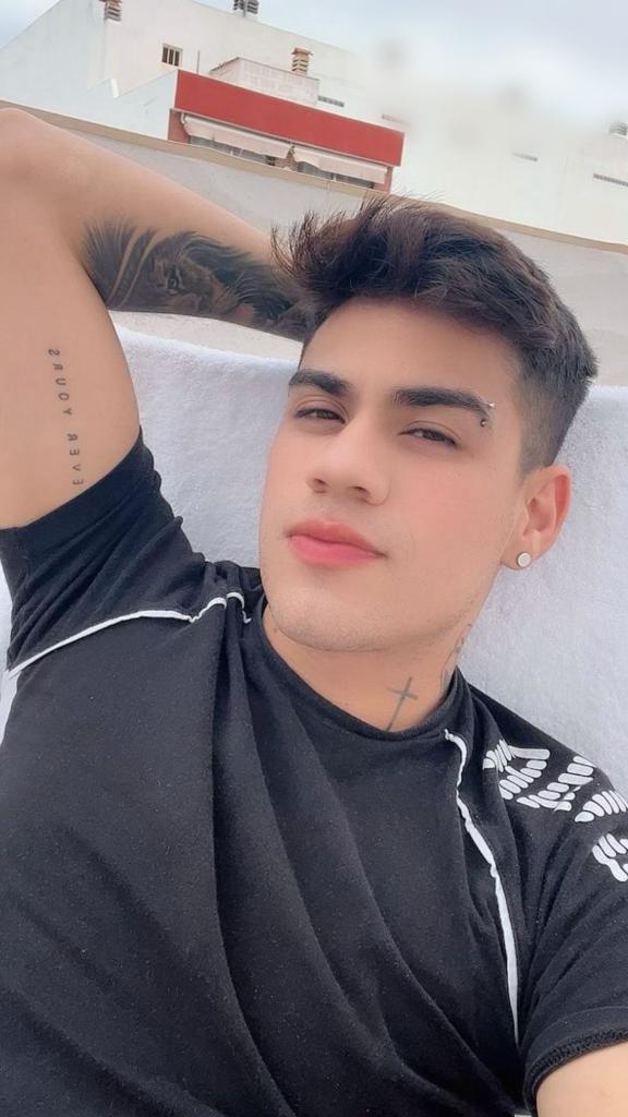 677649378: Chico busca chica en Sevilla