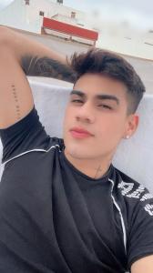 677649378: Chico busca chica en Sevilla