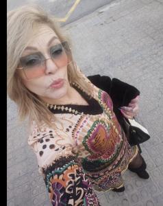 602670111: Chica busca chico en Barcelona